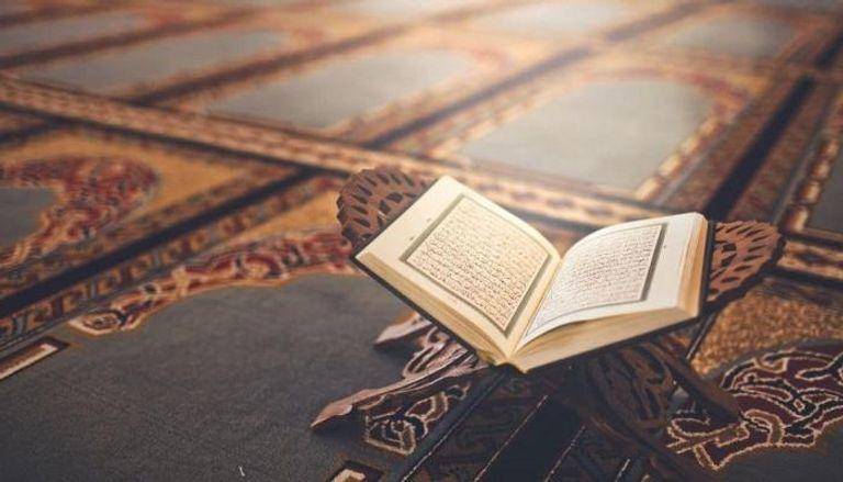 من صنف تفسير القرآن الكريم بالإسناد؟
