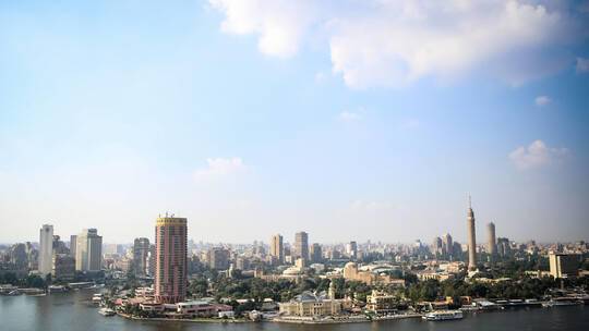 مصر.. مائدة إفطار جماعية يصل طولها إلى ألف متر  صور