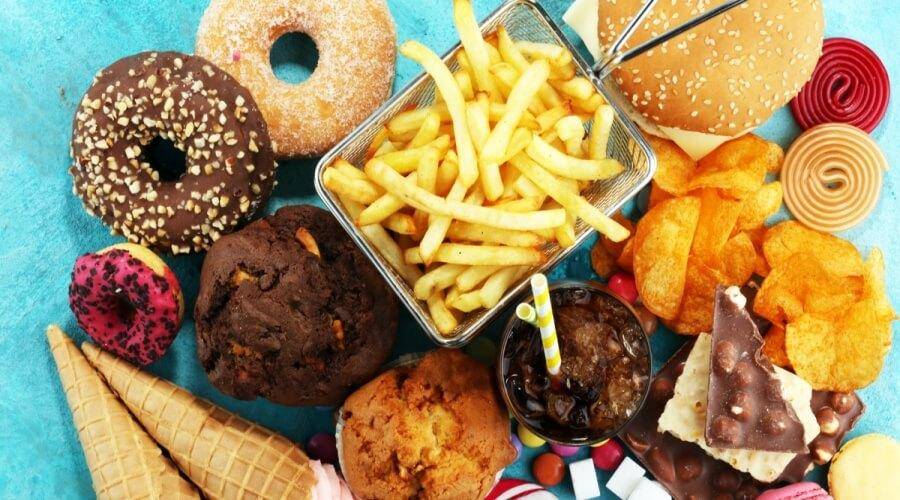 أطعمة ترفع الكوليسترول الضار.. تجنبها من الآن فصاعداً
