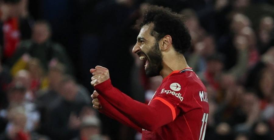 أسطورة ريال مدريد يشيد بصلاح بعد تألقه أمام مانشستر يونايتد