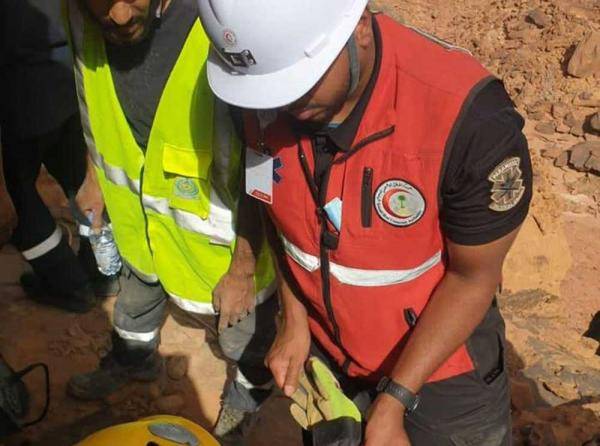 إنقاذ سعودي علق في شق صخري 30 ساعة