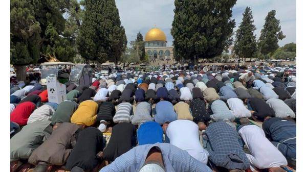 150 ألف مصل أدوا صلاة الجمعة في المسجد الأقصى المبارك