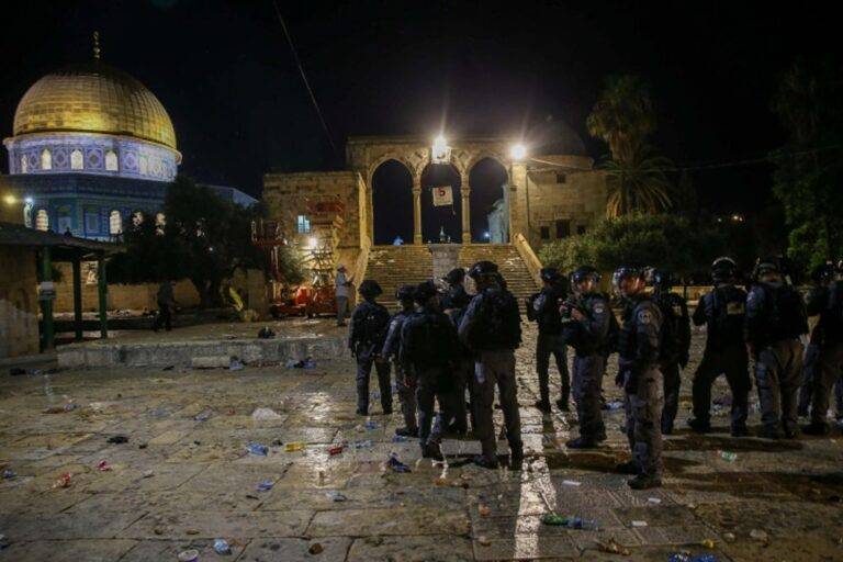 شهيد وإصابات واعتقالات واعتداء واسع على الأقصى