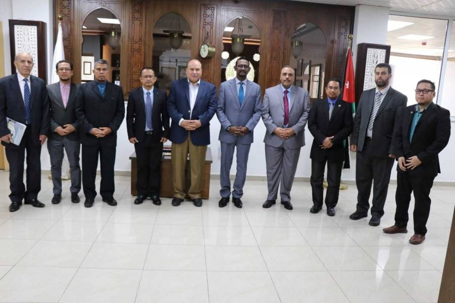 جامعة العلوم الإسلامية والكلية الإسلامية الماليزية يبحثان التعاون الأكاديمي