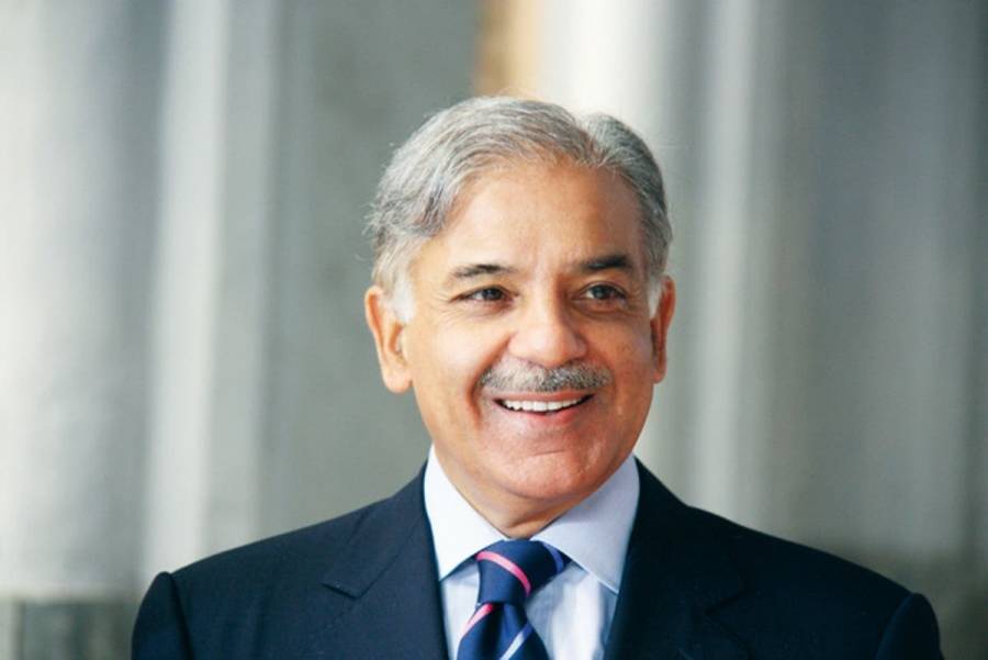 رئيس الوزراء الباكستاني يخفض عقوبة جميع السجناء