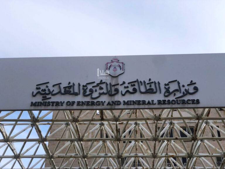 الحكومة: ارتفاع أسعار المشتقات النفطية عالمياً