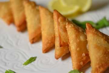 حكايات رمضانية.. ما أصل السمبوسك سيدة موائد الإفطار السعودي؟