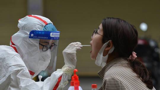 رصد أول إصابة بإنفلونزا الطيور لدى البشر بالصين