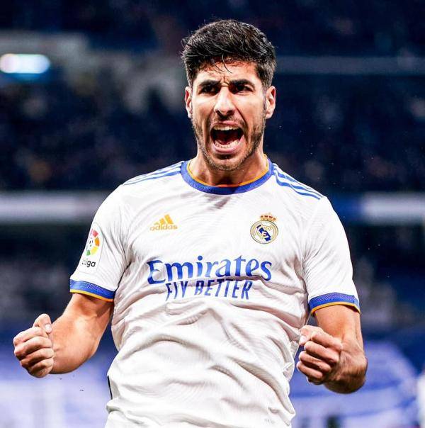 وكيل أسينسيو يفاوض ريال مدريد .. ويتواصل مع أندية أخرى
