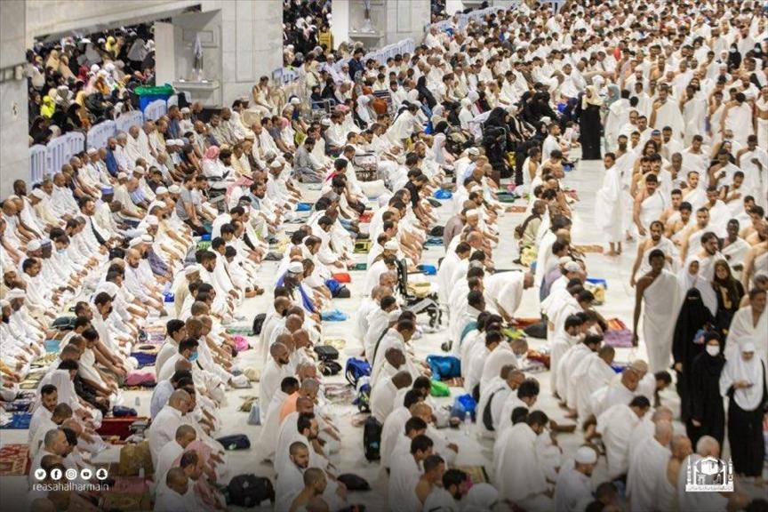 جموع غفيرة تحيي ليلة القدر في الحرمين الشريفين