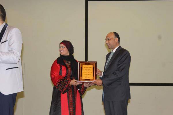 المحامي الدكتور حازم النسور يكرم الفرق الشبابية التطوعية في البلقاء