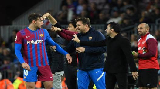 غونزاليس لاعب وسط برشلونة يغيب عن الملاعب للإصابة
