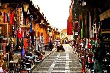 لبنان عشية الفطر.. العوز والأزمة الاقتصادية ينغصان فرحة العيد