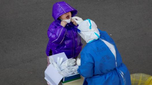 الصين تسجل 6074 إصابة جديدة بكورونا