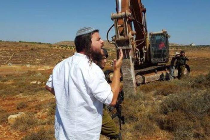 مستوطنون متطرفون يجرفون أراضي فلسطينيين في الأغوار الشمالية