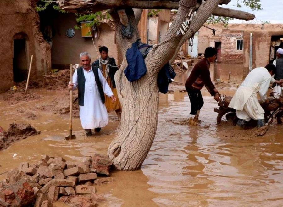 أمطار غزيرة وفيضانات تدمر مئات المنازل وتودي بحياة 22 شخص  في أفغانستان... تفاصيل