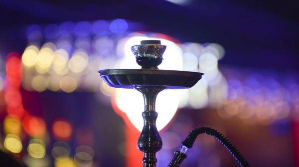 تحويل مالك كوفي شوب للمدعي العام بسبب تقديم أراجيل للأحداث