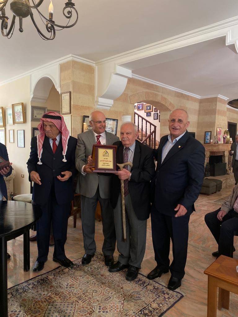 جمعية ديوان عشيرة الحدادين تكرم كبارها من مواليد العقد الرابع...صور