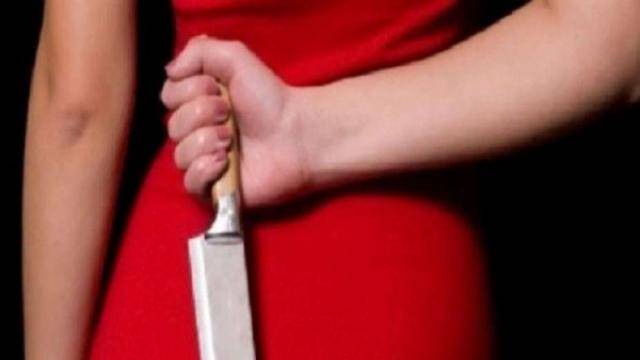 فتاة مراهقة تنهي حياة والدها بطريقة مروعة...لهذا السبب