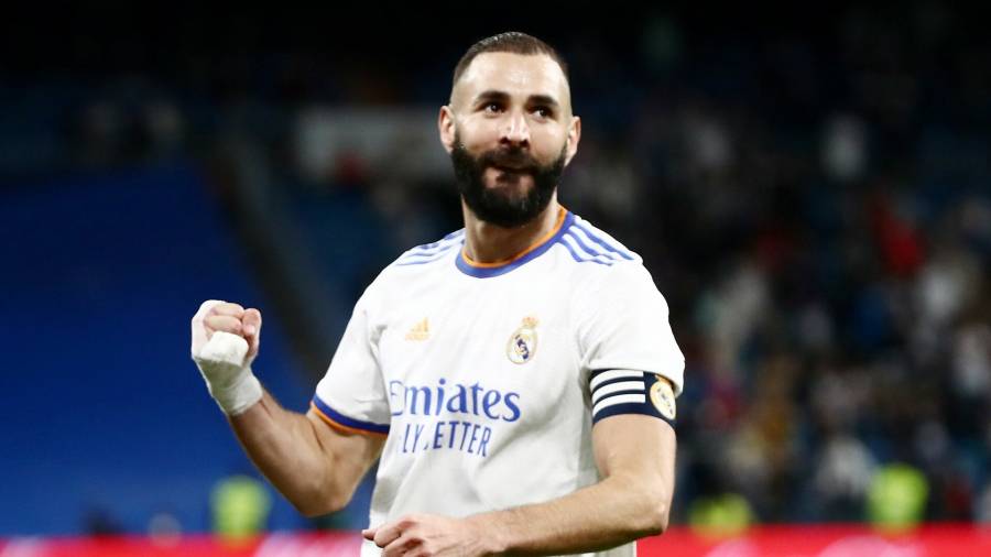 هدف يفصل بنزيما عن انجاز تاريخي مع ريال مدريد