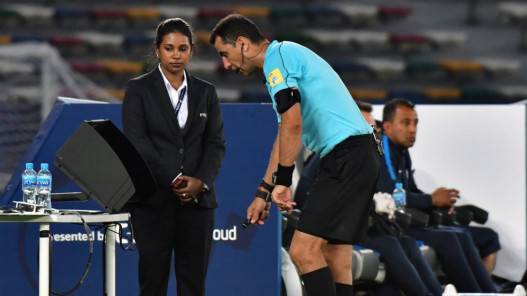 الفيصلي يطالب اتحاد كرة القدم بإدخال تقنية الحكم الفيديو المساعد إلى الملاعب
