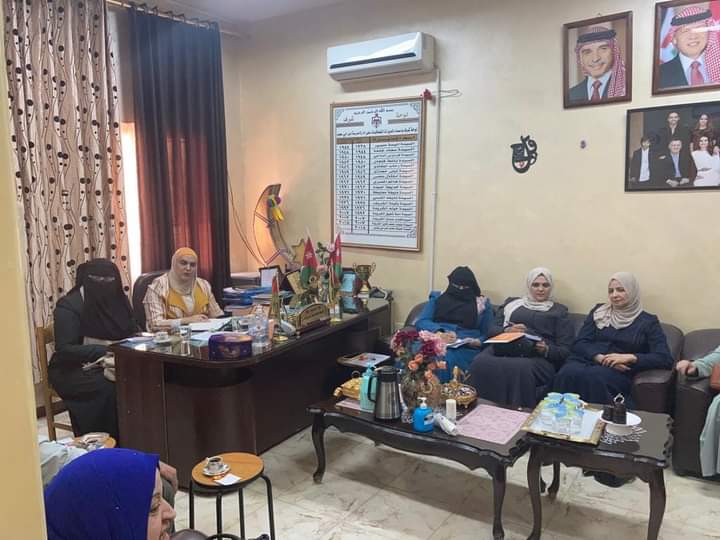 قسم التعليم المهني في المديرية يعقد اجتماعاً لمديرات المدارس التي تحتوي مدارسهم على مسار التعليم المهني.