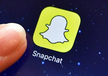 سناب شات تبتكر كاميرا بديلة عن عصا السيلفي