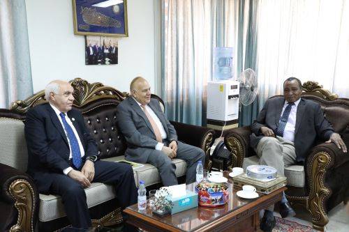 اتحاد الجامعات العربية يبحث التعاون مع وزير التعليم العالي السوادني