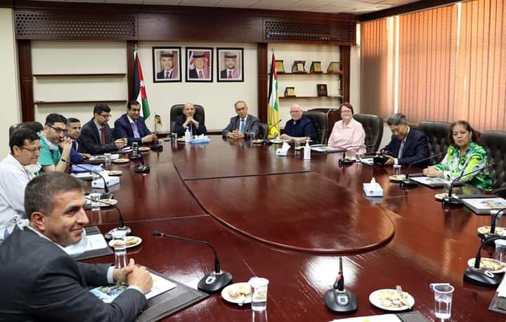 فريق طبي أمريكي يزور مستشفى الجامعة الأردنية