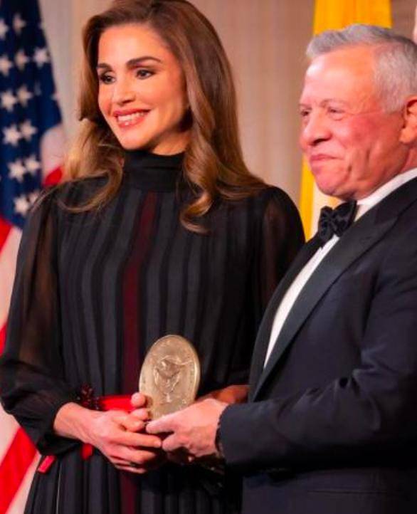 بيان صادر عن الفعاليات الرسمية والشعبية في مخيمات اللاجئين الفلسطينيين بمناسبة تسلم الملك والملكة جائزة الطريق إلى السلام