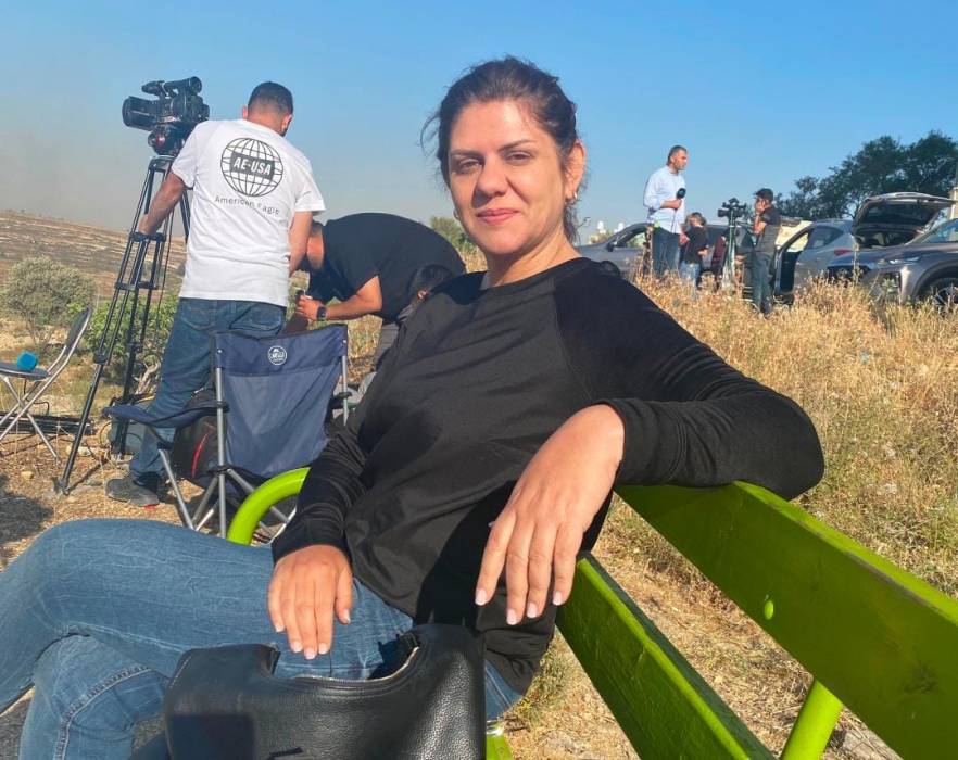 من هي الشهيدة ابو عاقلة التي  درست الصحافة والإعلام في جامعة اليرموك الأردنية؟