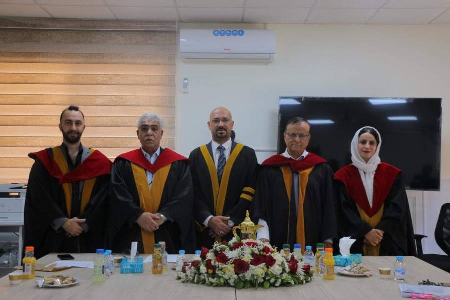 موظفو وزارة الداخلية يهنئون زميلهم محمد ابو علي بحصوله على الماجستير