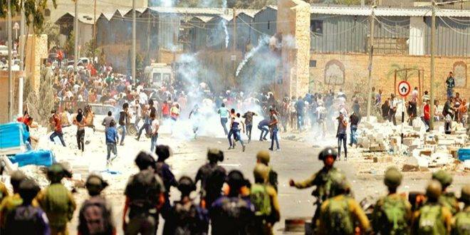 إصابة عشرات الفلسطينيين جراء قمع الاحتلال مظاهرتين في نابلس