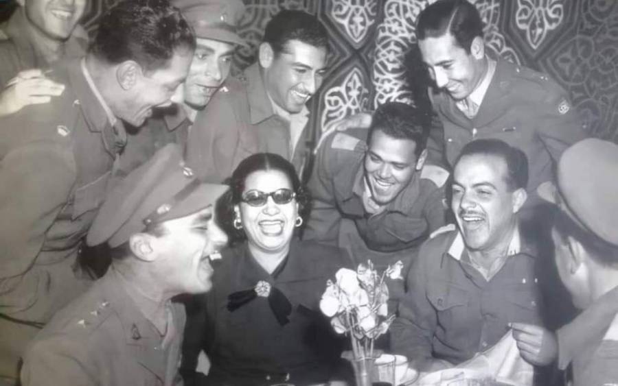 ما قصه اغنية أم كلثومانا في انتظارك وضباط الجيش المصري ..