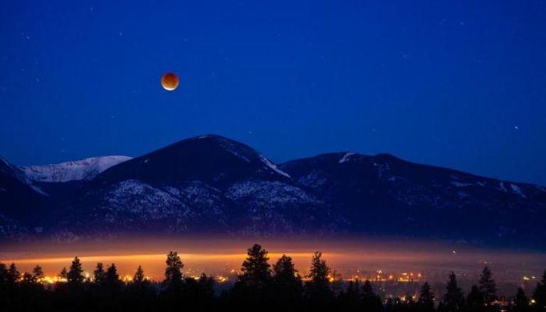 خسوف القمر في السعودية.. موعده وطريقة مشاهدته