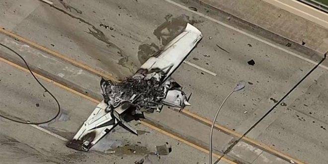 مصرع شخص وإصابة خمسة جراء سقوط طائرة فوق سيارة بمدينة ميامي الأمريكية