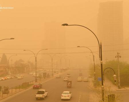 العواصف الترابية تعلق الرحلات الجوية في بغداد والنجف