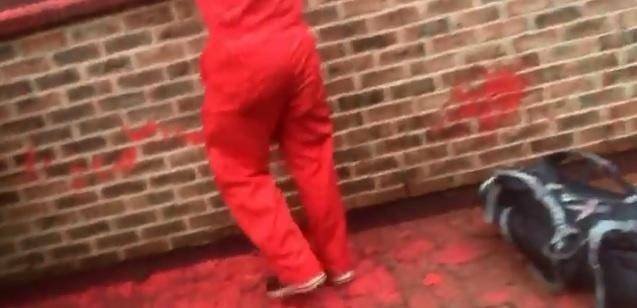 اقتحام مصنع أسلحة اسرائيلي في بريطانيا وتحطيم محتوياته