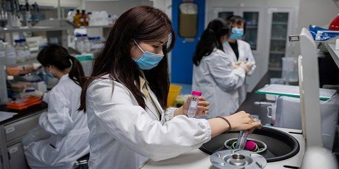 علماء صينيون يطورون لقاحاً متعدد التكافؤ للحماية من متحورات كوفيد19