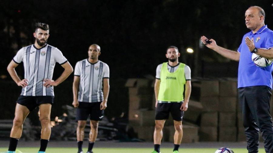 عدنان حمد يعلن قائمة منتخب النشامى (أسماء)