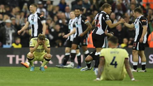 ضربة موجعة لأرسنال في سباق التأهل لدوري الأبطال بالهزيمة أمام نيوكاسل