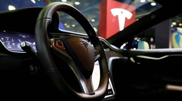 باحث يكشف طريقة لفتح تسلا وإدارة محركها دون مفتاح