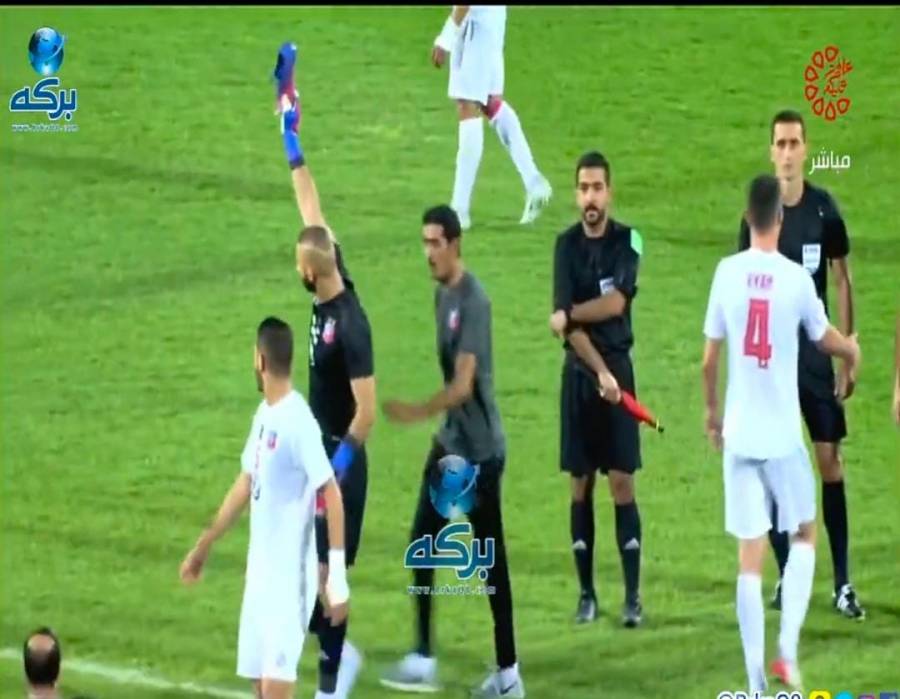 شطب حميد القلاف حارس الكويت بعد رفع الحذاء في وجه الجماهير...صور