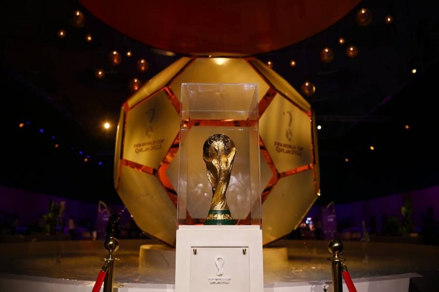 بالأسماء..الفيفا يختار 13 حكماً عربيا لإدارة مباريات كأس العالم 2022