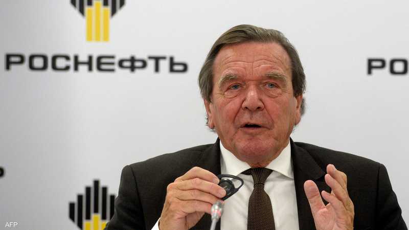 ألمانيا تعاقب مستشارها الأسبق المقرب من بوتن