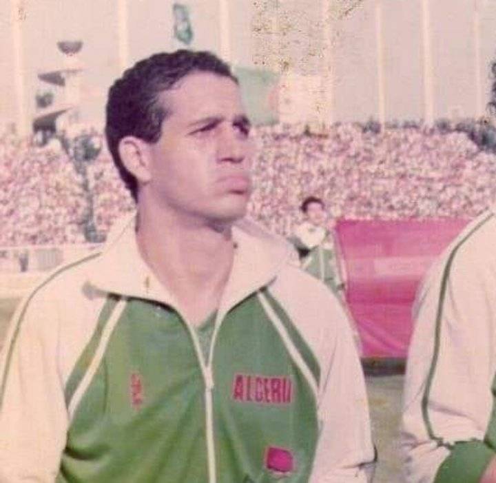 الفيفا يعزي الجزائر في وفاة الأسطورة منصوري