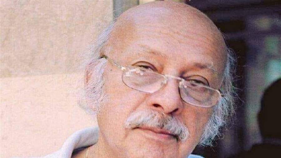 وصول جثمان الراحل العراقي مظفر النواب الى اتحاد الادباء تمهيداً لبدء التشييع الرسمي...