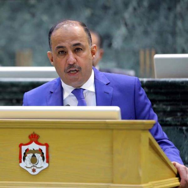 الحياري يسأل عن مكافآت خارج النظام في البلقاء التطبيقية