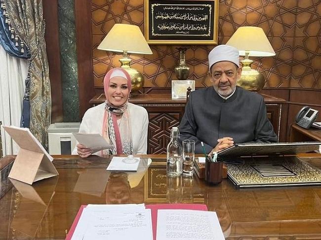 فتاة بريطانية تشهر إسلامها وتغير اسمها إلى رقية