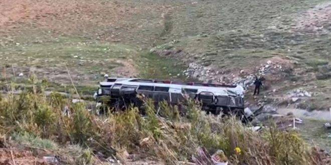 مصرع شخصين وإصابة 42 آخرين في حادث سير في تركيا